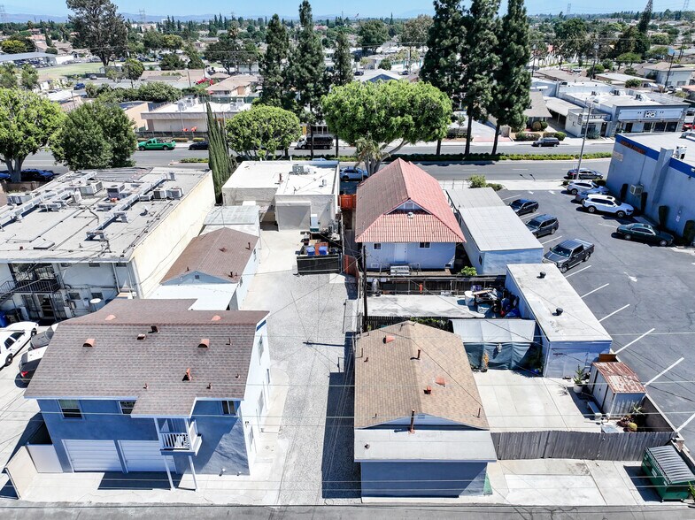 More Photos Of 15323 Paramount Blvd, Paramount General Retail For Sale