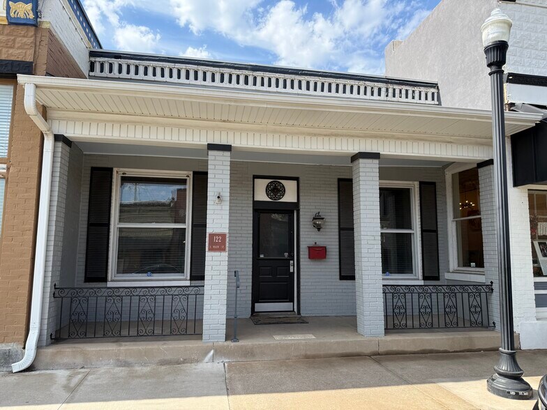 More Photos Of 122 S Main St, Bentonville Office Residential For Lease