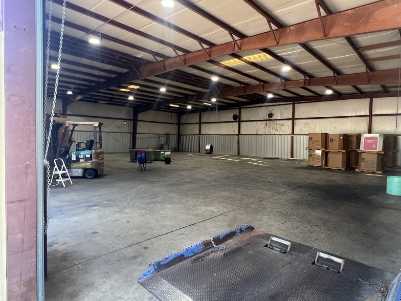 More Photos Of 2012 Last St, Statham Warehouse For Lease