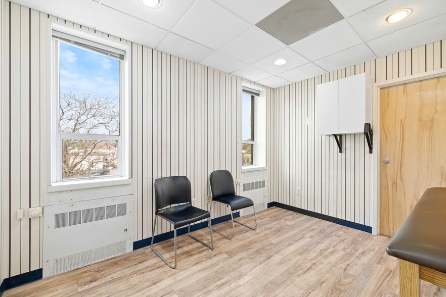 More Photos Of 3715 Main St, Bridgeport Medical For Lease