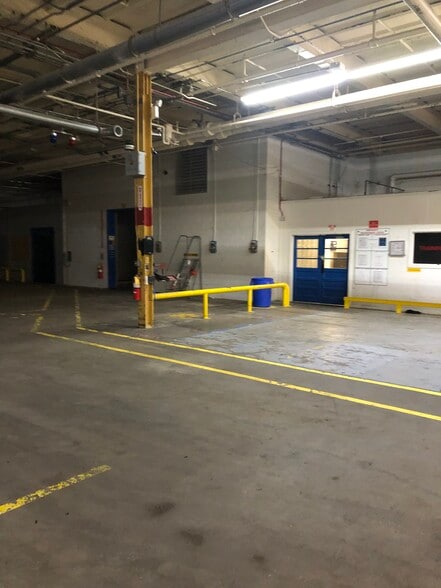 More Photos Of 318 W Howell St, Hartwell Manufacturing For Sale