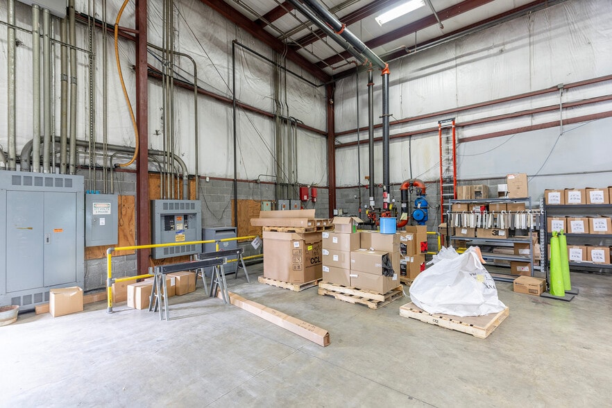 More Photos Of 1000 Sako Ct, Elkhart Warehouse For Lease