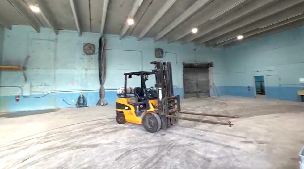 More Photos Of 13990 NW 6th Ct, Miami Warehouse For Lease