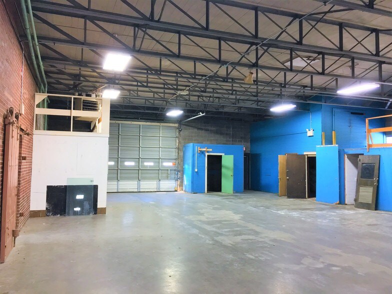 More Photos Of 620 N Edgemoor St, Wichita Warehouse For Sale