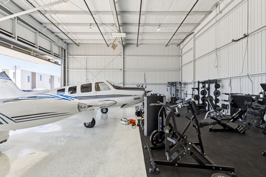 More Photos Of 15809 Addison Rd, Addison Airplane Hangar For Sale