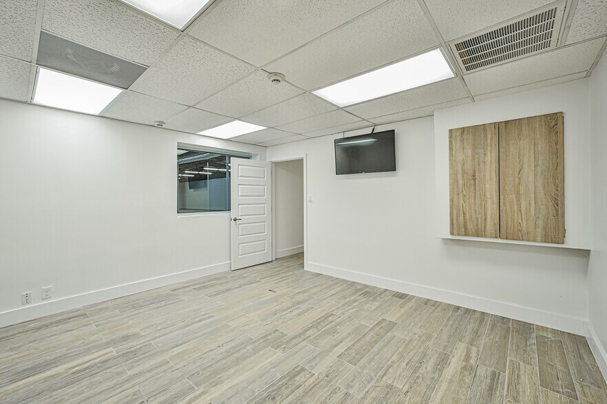 More Photos Of 102 S Shaver St, Pasadena Warehouse For Lease