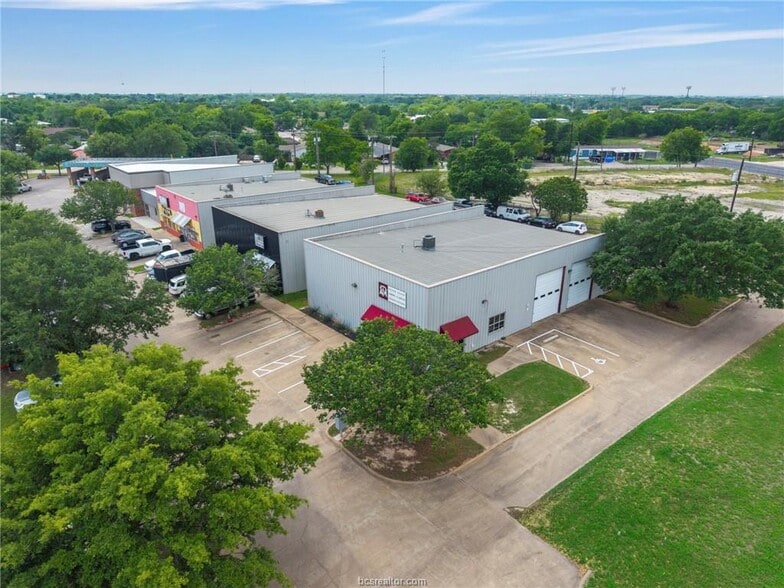 More Photos Of 1134 Finfeather Rd, Bryan Light Manufacturing For Sale