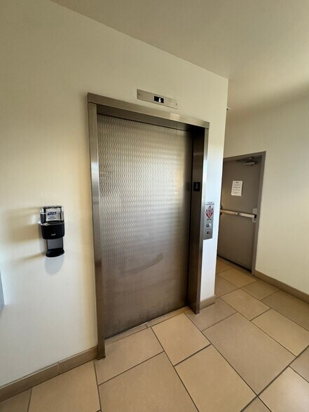 More Photos Of 1940 Garnet Ave, San Diego Medical For Sale