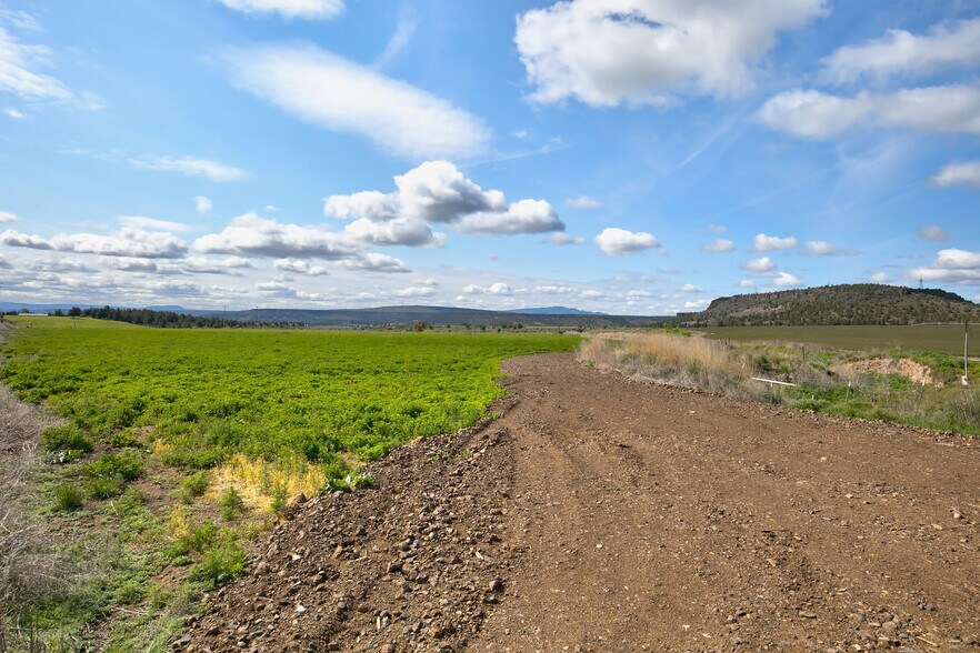 More Photos Of 7555 Madras-Prineville hwy, Madras Land For Sale