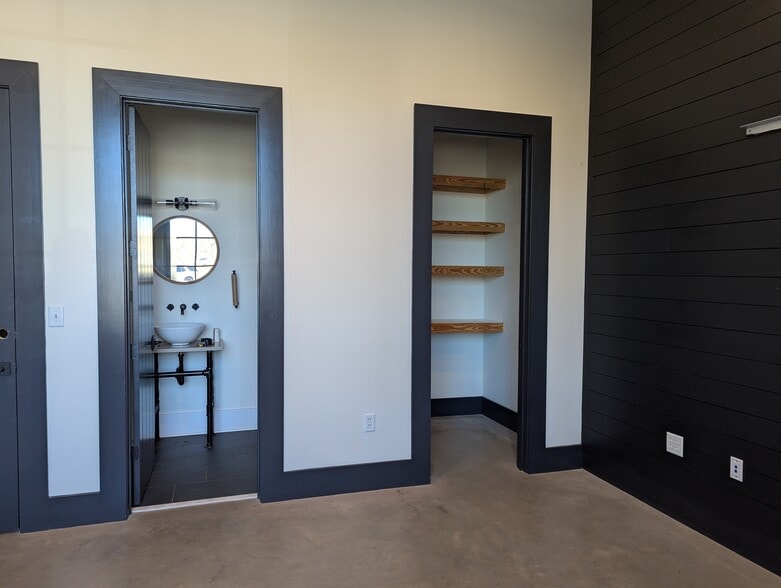More Photos Of 91 S College St, Statesboro Warehouse For Sale