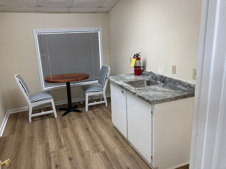 More Photos Of 2913 Optimist Dr, Marianna Office Residential For Sale