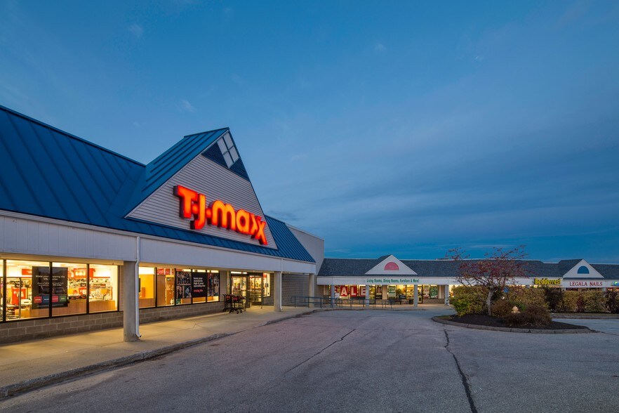 More Photos Of 730-750 Center St, Auburn Unknown For Lease