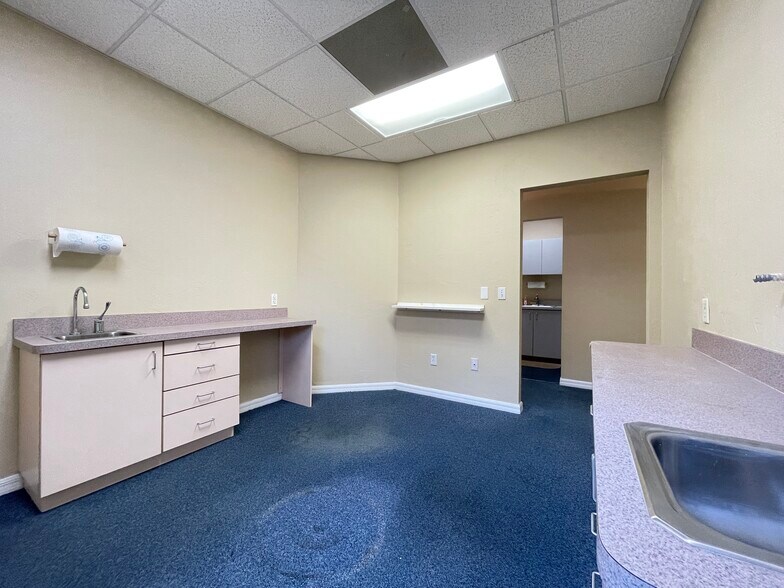 More Photos Of 3721 NW 40th Ter, Gainesville Medical For Sale