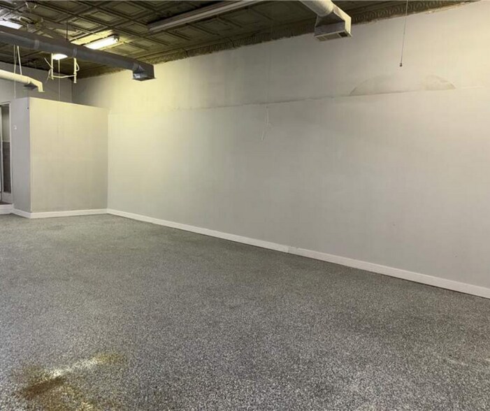 More Photos Of 208 SE Avenue 2 Ave, Atkins Office For Sale
