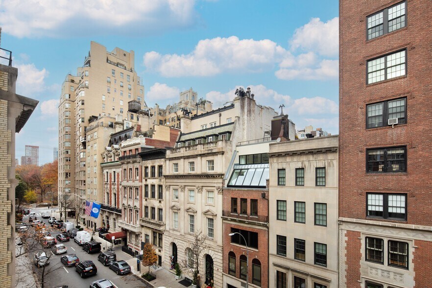 More Photos Of 770 Madison Ave, New York Storefront For Sale