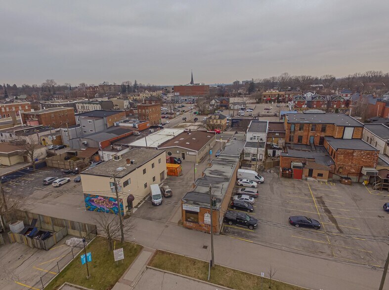 More Photos Of 151 Brock St N, Whitby Warehouse For Lease