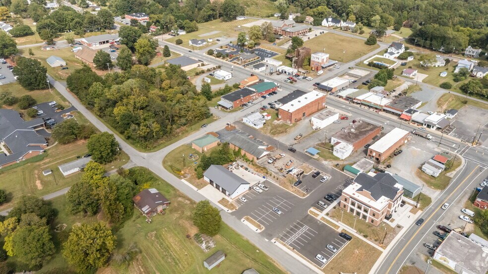 More Photos Of 201 4th St, Walnut Cove Office For Sale