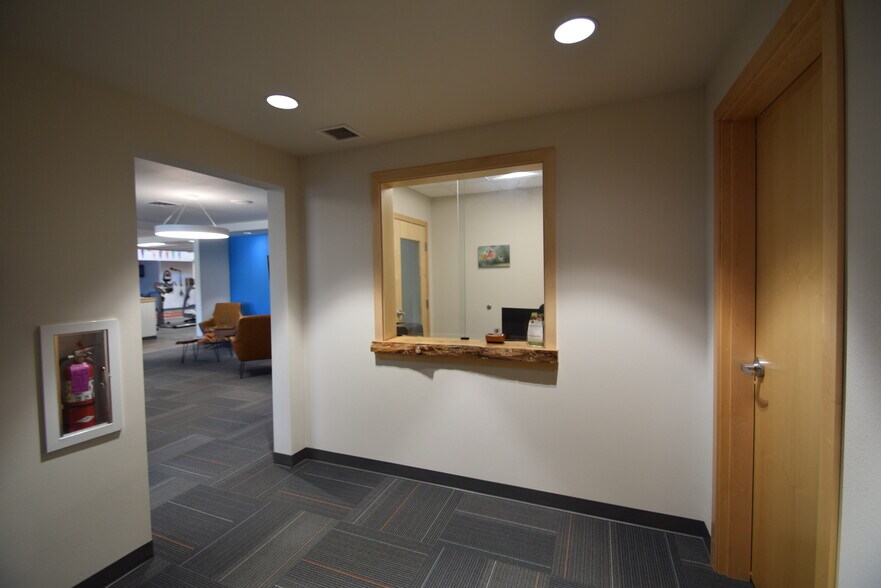More Photos Of 1025 2nd St NW, Salem Medical For Sale