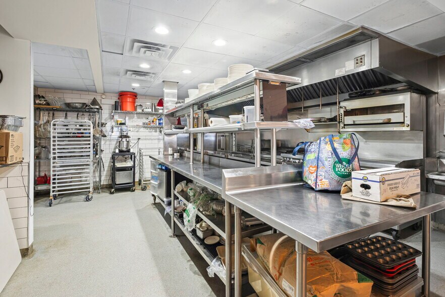 More Photos Of 2500 W Chicago Ave, Chicago Storefront For Lease