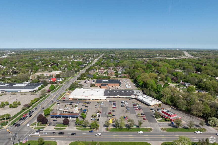 More Photos Of 1525-1619 S Opdyke Rd, Bloomfield Hills Storefront For Lease