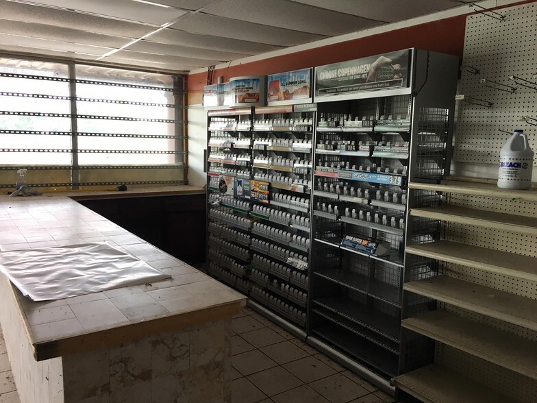 More Photos Of 1100 Main St, East Bernard Storefront For Lease