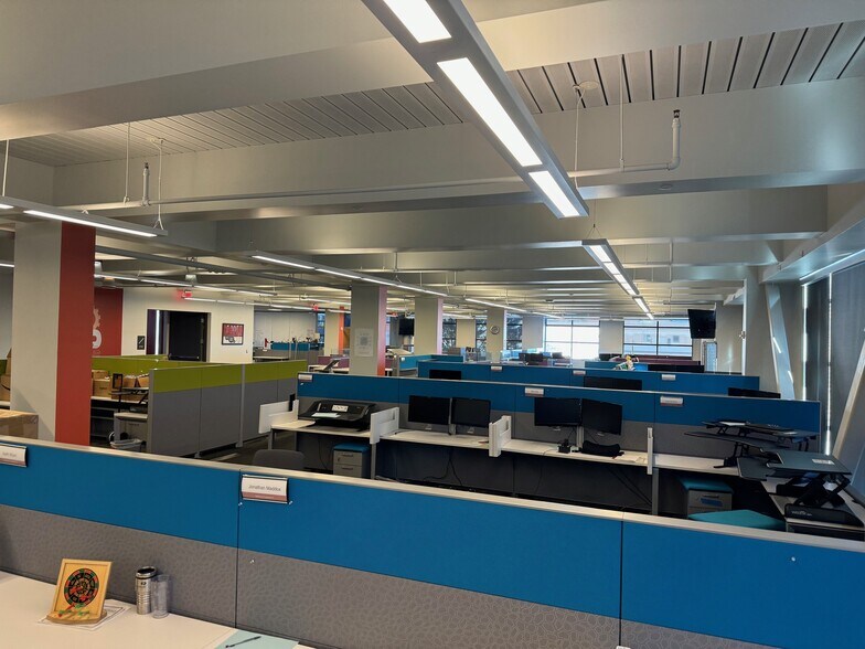 More Photos Of 302 S 4th St, Manhattan Office For Lease