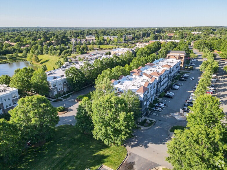 More Photos Of Sam Furr Rdg, Huntersville Apartments For Lease