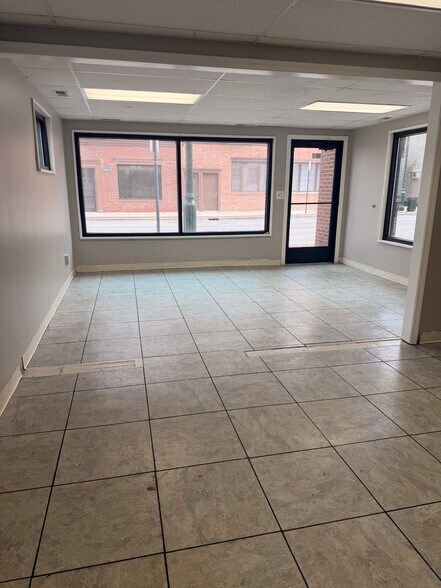 More Photos Of 130 E Court St, Bowling Green Office For Lease