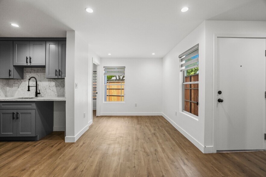 More Photos Of 2001 Penmar Ave, Venice Apartments For Sale