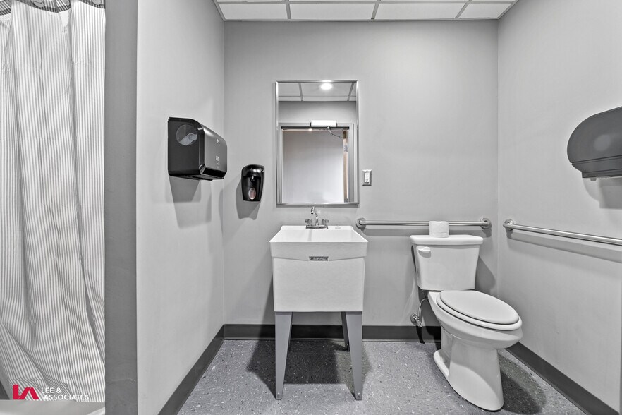 More Photos Of 1810 Lee Rd, Lithia Springs Office For Sale