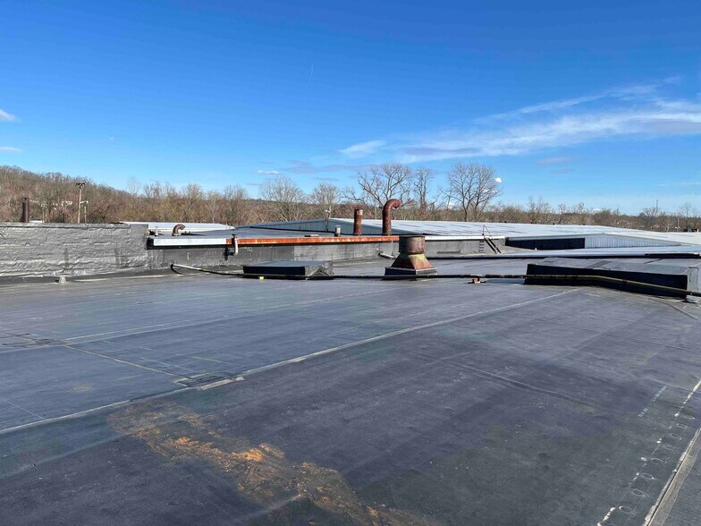 More Photos Of 3901 Camden Ave, Parkersburg Warehouse For Lease