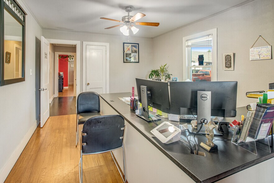 More Photos Of 103 Pegram Ln, Fredericksburg General Retail For Sale