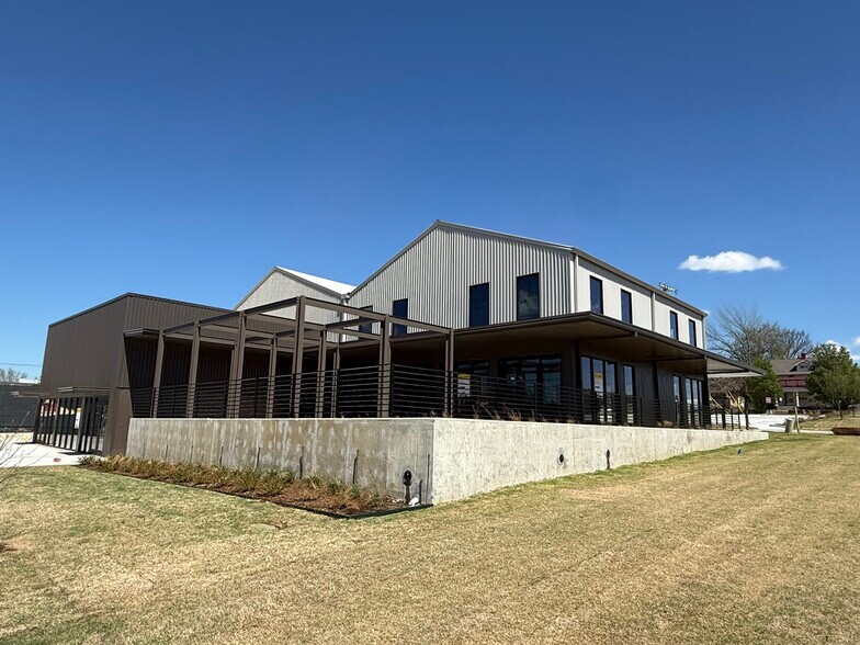 More Photos Of 1319 S Peoria Ave, Tulsa General Retail For Lease