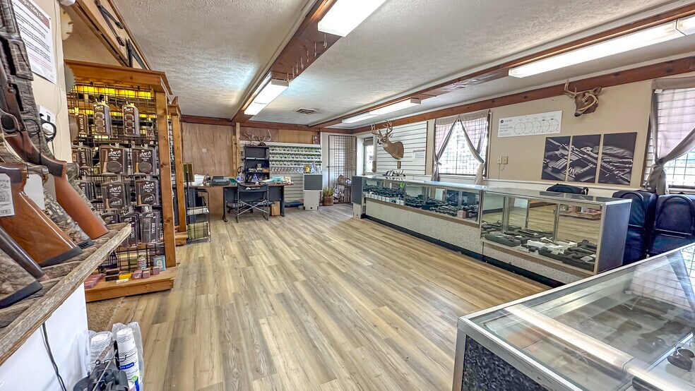 More Photos Of 398 S Main St, Hartville General Retail For Sale