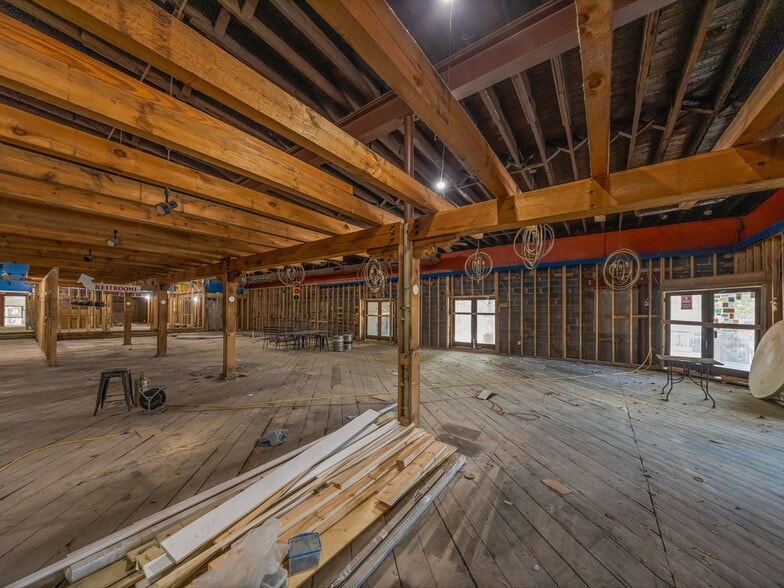 More Photos Of 10 Biltmore Plz, Asheville Restaurant For Lease