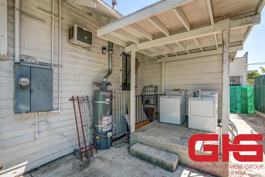 More Photos Of 1234 W 37th Dr, Los Angeles Multifamily For Sale