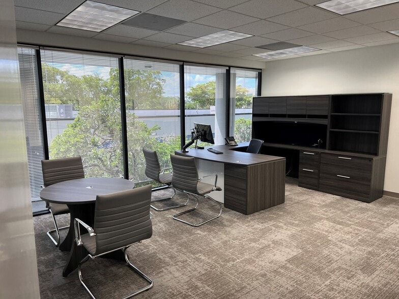 More Photos Of 3333 W Commercial Blvd, Fort Lauderdale Medical For Sale