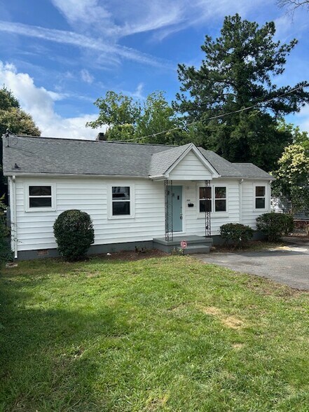 More Photos Of 2820 The Plaza, Charlotte General Retail For Lease