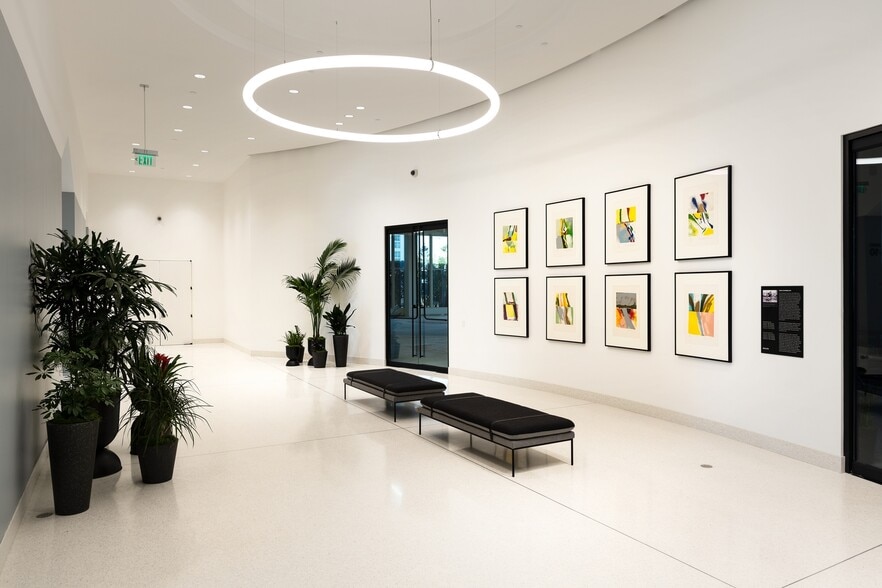 More Photos Of 800 N Brand Blvd, Glendale Office For Lease