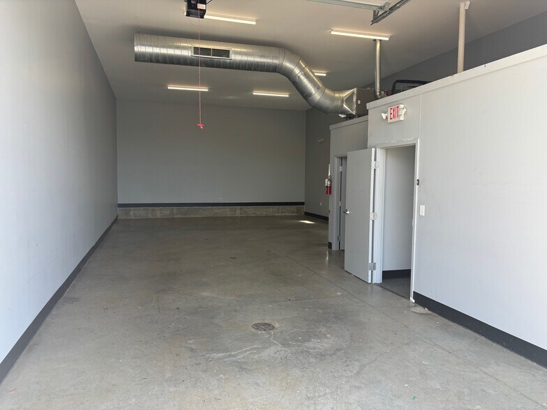 More Photos Of 1035 Parkway Dr, Spring Hill Light Distribution For Lease