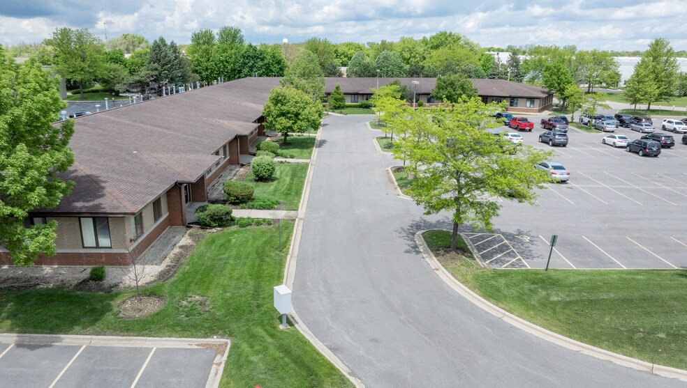 More Photos Of 390 Congress Pky, Crystal Lake Unknown For Lease