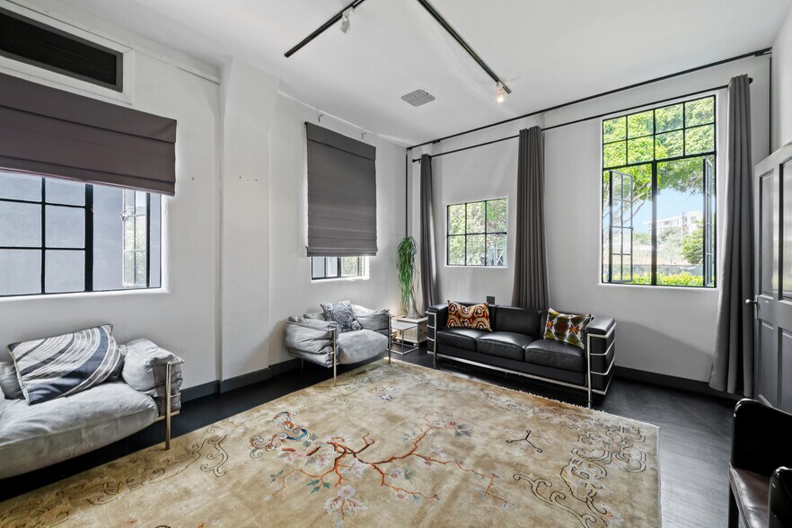 More Photos Of 666 N Robertson Blvd, West Hollywood Loft Creative Space For Sale