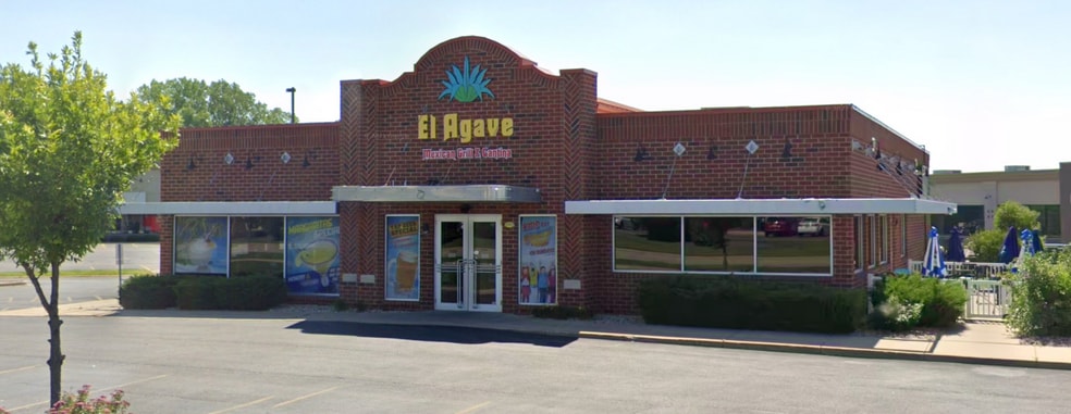 More Photos Of 1750 N Casaloma Dr, Appleton Restaurant For Lease
