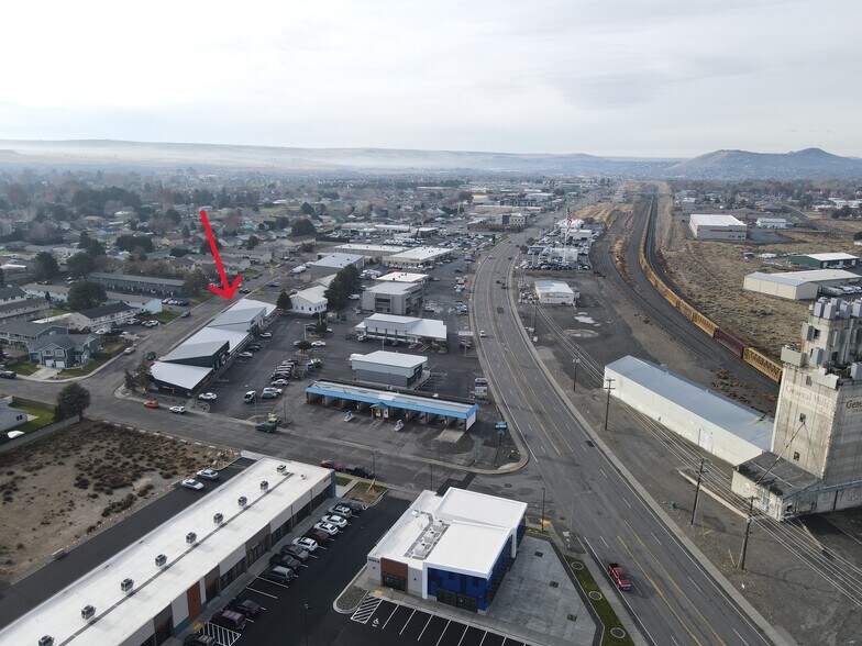 More Photos Of 6713 W Clearwater Ave, Kennewick Flex For Lease