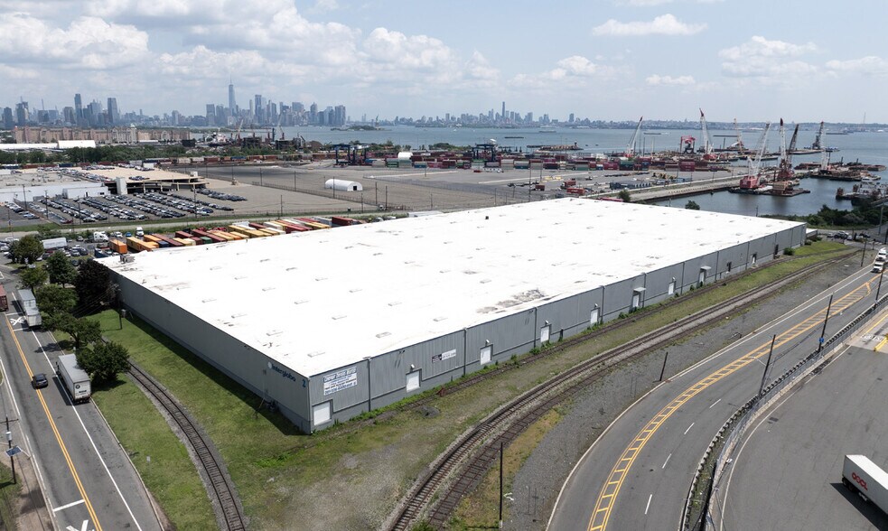 More Photos Of 2 Colony Rd, Jersey City Warehouse For Lease