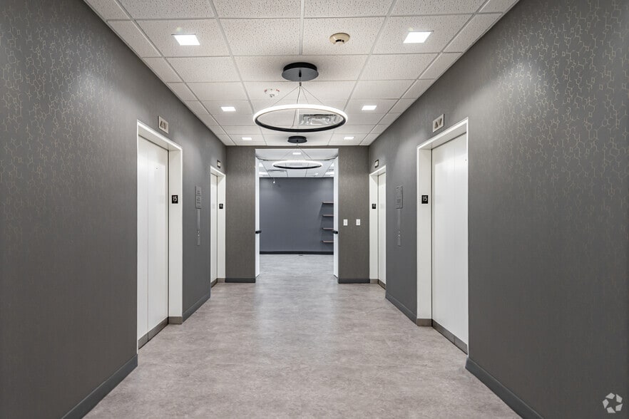 More Photos Of 500 W 7th St, Fort Worth Office For Sale