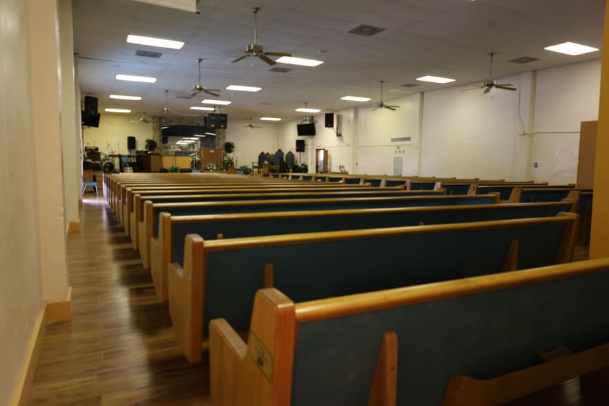 More Photos Of 4343 NW 17th Ave, Miami Religious Facility For Lease
