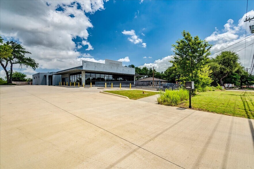 More Photos Of 12112 620 N, Austin General Retail For Sale
