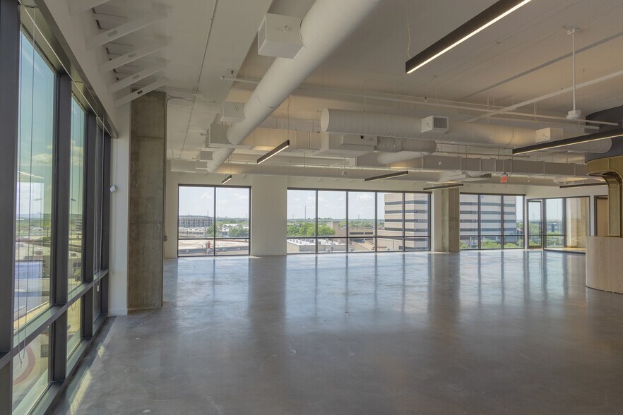 More Photos Of 1333 Oak Lawn Ave, Dallas Office For Lease