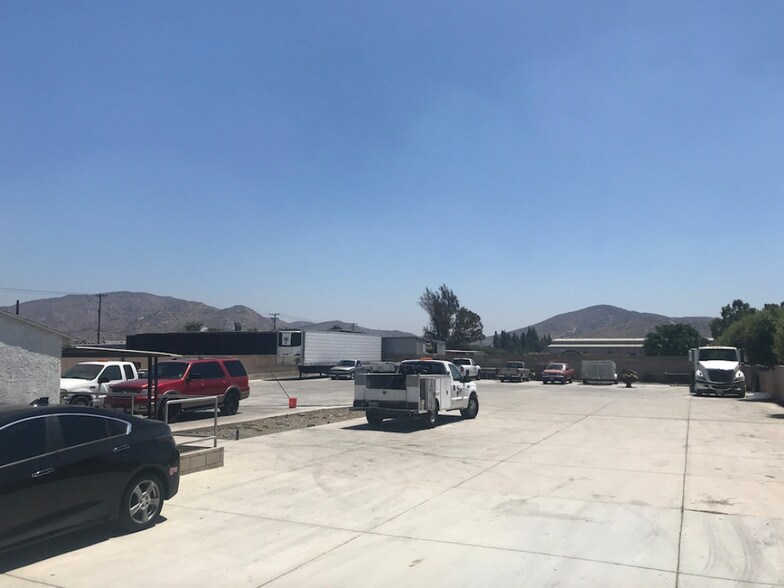 More Photos Of 15059 Slover Ave, Fontana Office For Lease